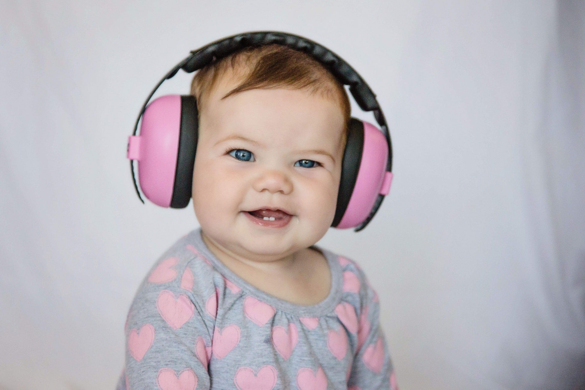 Baby BANZ sensory earmuffs in Petal Pink with NRR 26 dB passive hearing protection