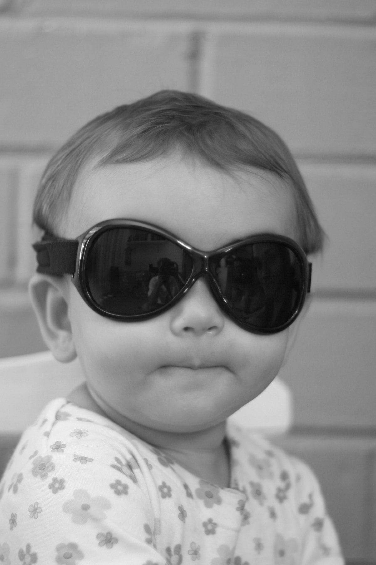 Baby BANZ wrap around sunglasses in Black with UV protection